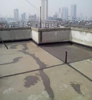 淮北漏水维修 楼顶漏水是什么原因，楼顶漏水维修方法是什么?